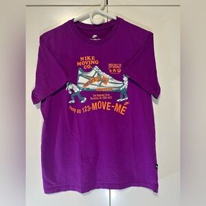Nike Sportwear Nike Moving Co. Tee Men's Medium T-Shirt Purple DZ2848-534